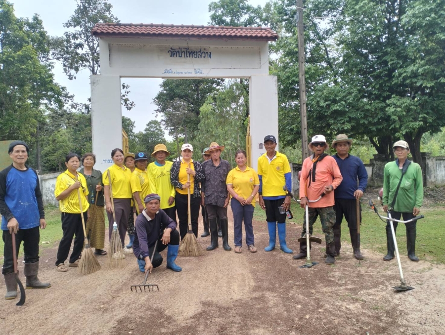 งานสาธารณสุขและสิ่งแวดล้อม สำนักปลัด อบต.นาดี ร่วมกับอาสาสมัครท้องถิ่นรักษ์โลก ลงพื้นที่ทำกิจกรรมโครงการตำบลนาดีสะอาด ในพื้นที่ตำบลนาดี อำเภอนาเยีย จังหวัดอุบลราชธานี