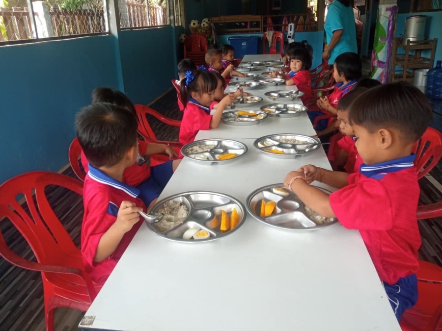 ประชาสัมพันธ์รายการอาหารกลางวันของศูนย์พัฒนาเด็กเล็กในองค์การบริหารส่วนตำบลนาดี ประจำสัปดาห์