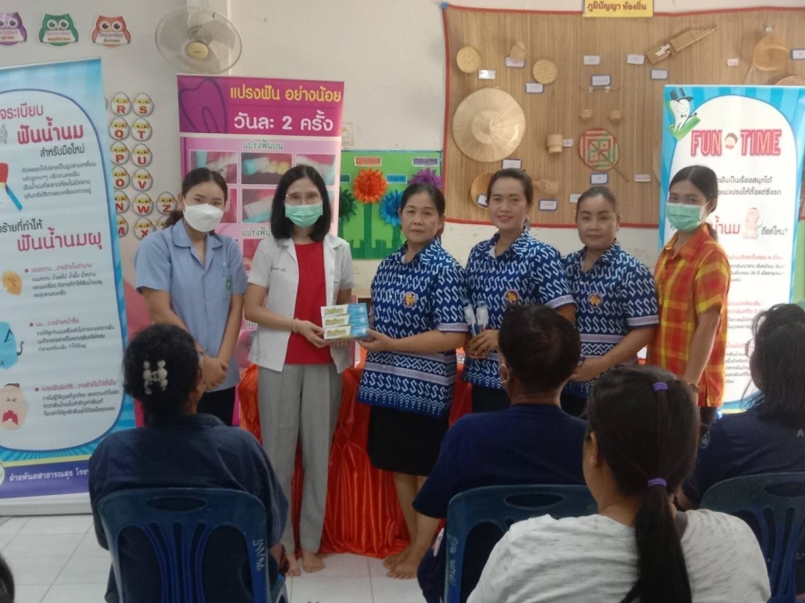 โรงพยาบาลนาเยียร่วมกับ รพ.สต.นาดี ออกตรวจสุขภาพช่องปาก อุดฟัน และเคลือบฟลูออไรด์ พร้อมให้ความรู้การดูแลสุขภาพช่องปากให้แก่เด็กนักเรียน ณ ศูนย์พัฒนาเด็กเล็กดอนยูม่วงน้อย อำเภอนาเยีย จังหวัดอุบลราชธานี