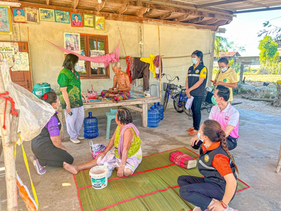 กองสวัสดิการสังคม ดำเนินการออกเยี่ยมผู้สูงอายุที่มีภาวะพึ่งพิง ในพื้นที่ตำบลนาดี ประจำเดือนพฤศจิกายน 2566