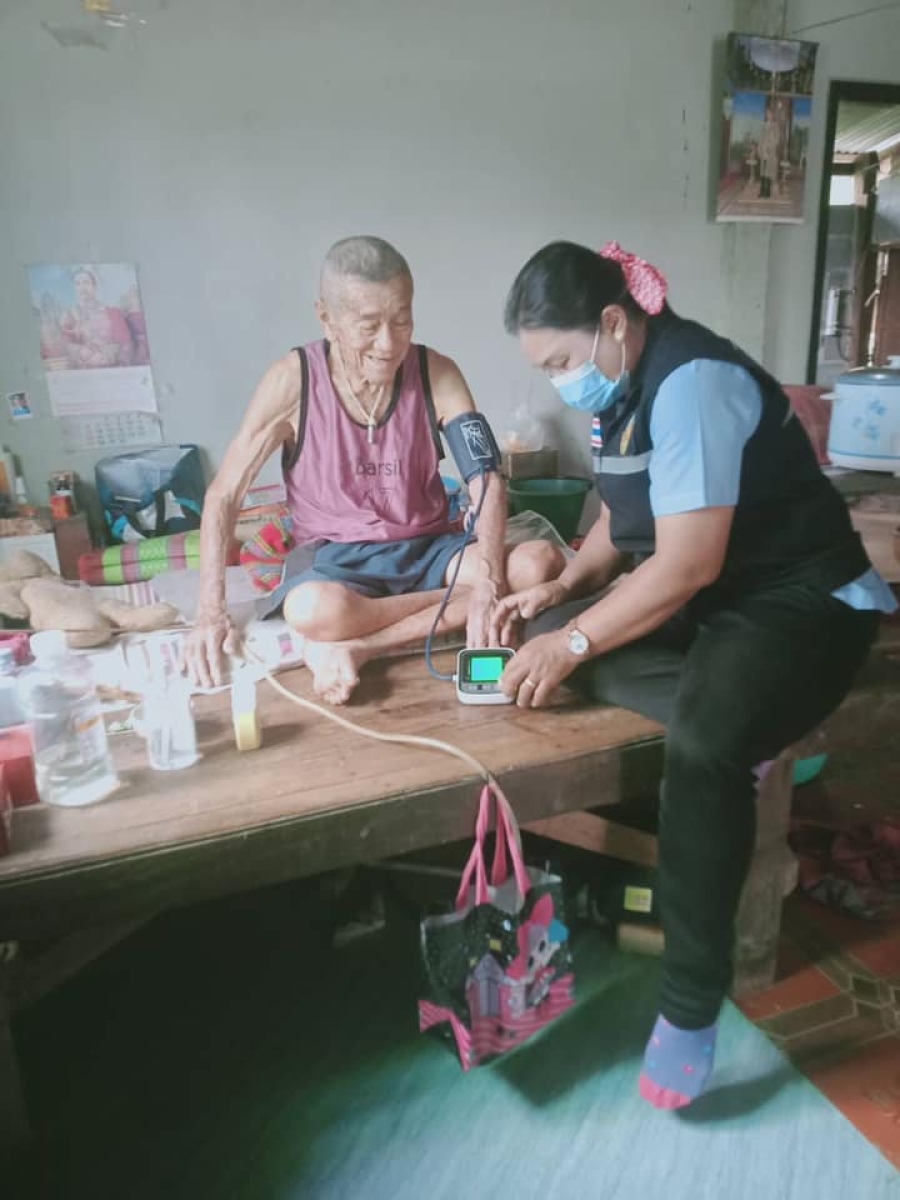 CCG กองสวัสดิการสังคม  ดำเนินการออกเยี่ยมผู้สูงอายุที่มีภาวะพึ่งพิงในเขตพื้นที่ตำบลนาดี อำเภอนาเยีย จังหวัดอุบลราชธานี