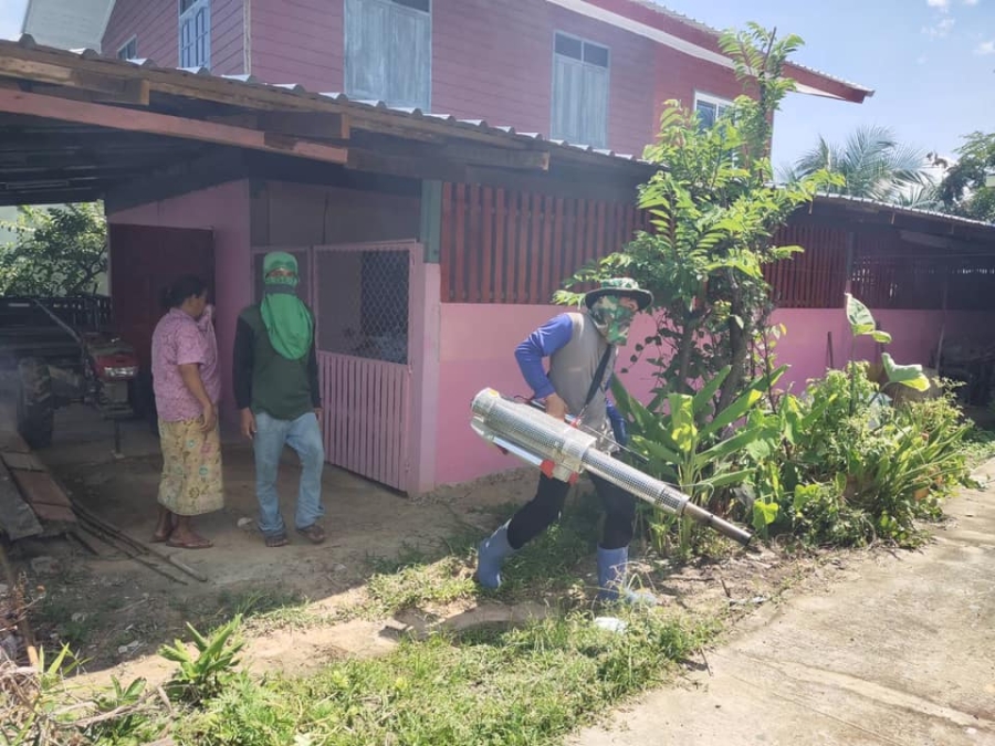 งานสาธารณสุขและสิ่งแวดล้อม ร่วมกับงานป้องกันและบรรเทาสาธารณภัย สำนักปลัด อบต.นาดี ลงพื้นที่ฉีดพ่นหมอกควัน เพื่อป้องกันโรคไข้เลือดออก ณ บ้านม่วงน้อย หมู่ที่ 2  ตำบลนาดี อำเภอนาเยีย จังหวัดอุบลราชธานี