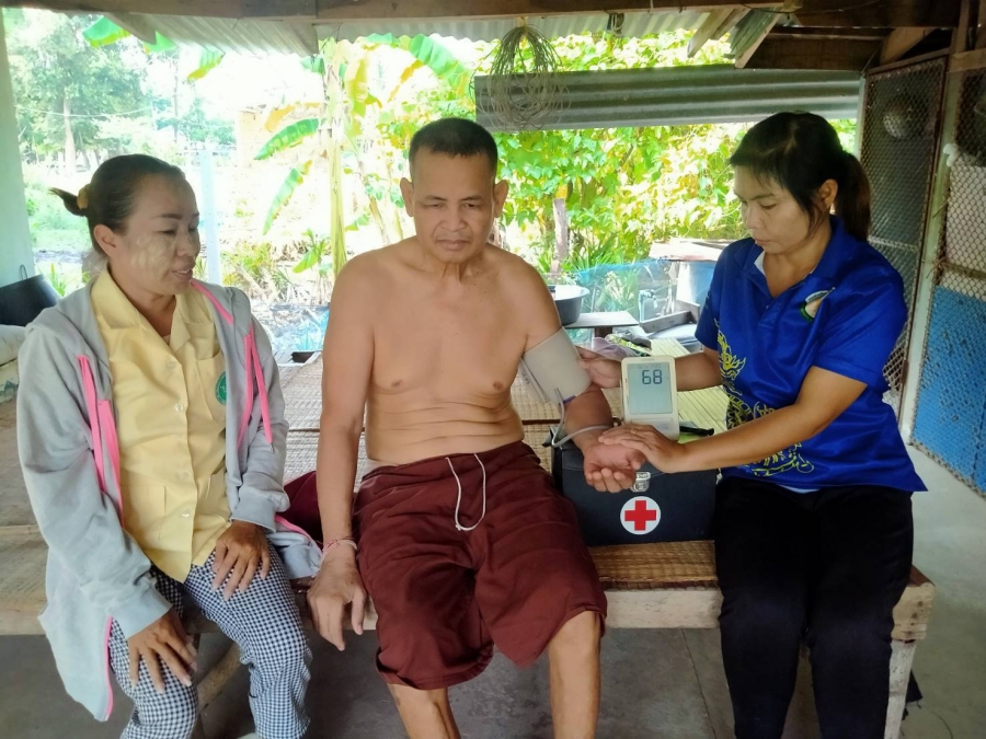 กองสวัสดิการสังคม ดำเนินการออกเยี่ยมผู้สูงอายุที่มีภาวะพึ่งพิง ในพื้นที่ตำบลนาดี ประจำเดือนธันวาคม 2566