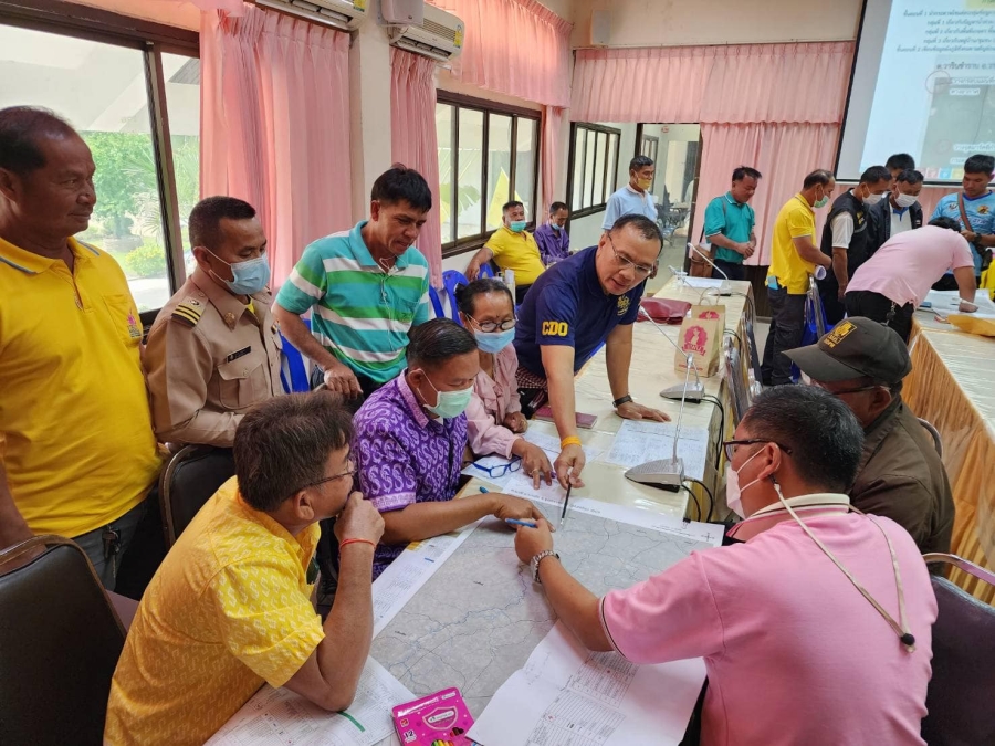 ร่วมประชุมชี้การจัดทำผังภูมิสังคม เพื่อการจัดการบริหารจัดการน้ำหมู่บ้าน ชุมชน แบบบูรณาการอย่างยั่งยืน ผู้จัดประชุมชี้แจงโยธาธิการและผังเมืองอุบลราชธานี