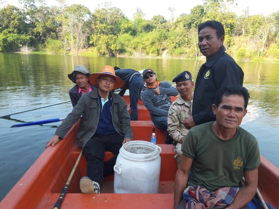 งานสาธารณสุขและสิ่งแวดล้อม สำนักปลัด ดำเนินการสำรวจคุณภาพน้ำในลำโดมใหญ่