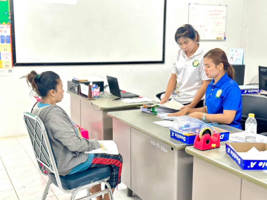 กองสวัสดิการสังคม ติดต่อประสานงานและให้บริการประชาชน ผู้มายื่นเอกสารการลงทะเบียนโครงการเงินอุดหนุนเด็กแรกเกิด และงานเบี้ยยังชีพผู้สูงอายุ/ผู้พิการ ประจำเดือน พฤษภาคม 2566