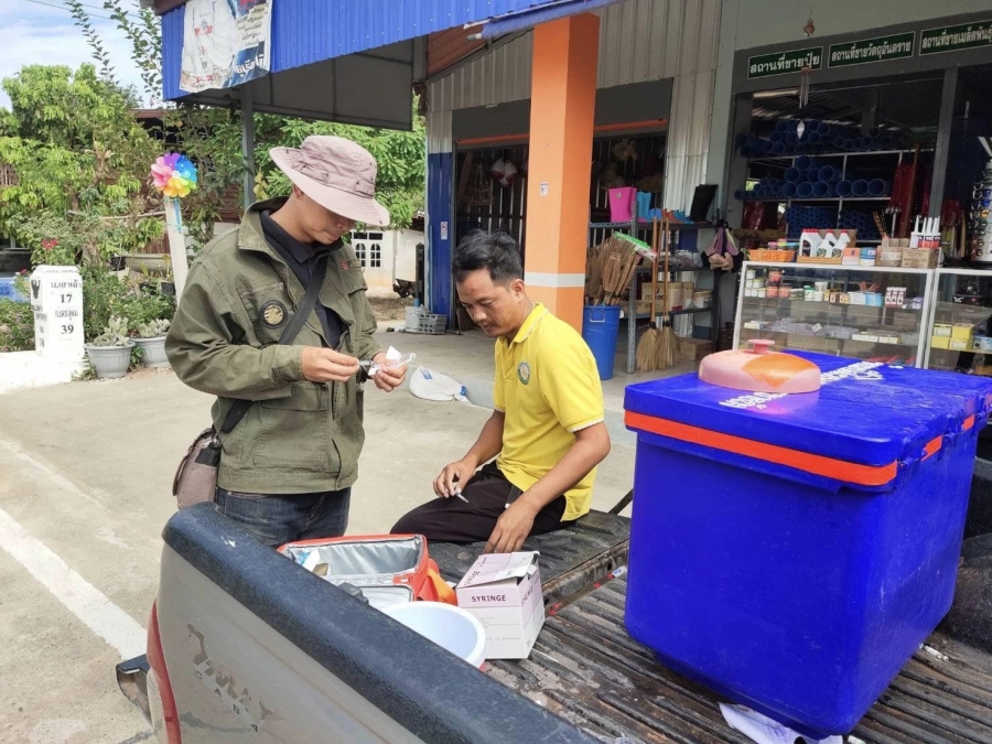 งานสาธารณสุข สำนักปลัด อบต.นาดี  ร่วมกับผู้นำชุมชน ลงพื้นที่ฉีดวัคซีนป้องกันโรคพิษสุนัขบ้า ในพื้นที่บ้านน้อยนางาม หมู่ที่ 11 ตำบลนาดี อำเภอนาเยีย จังหวัดอุบลราชธานี